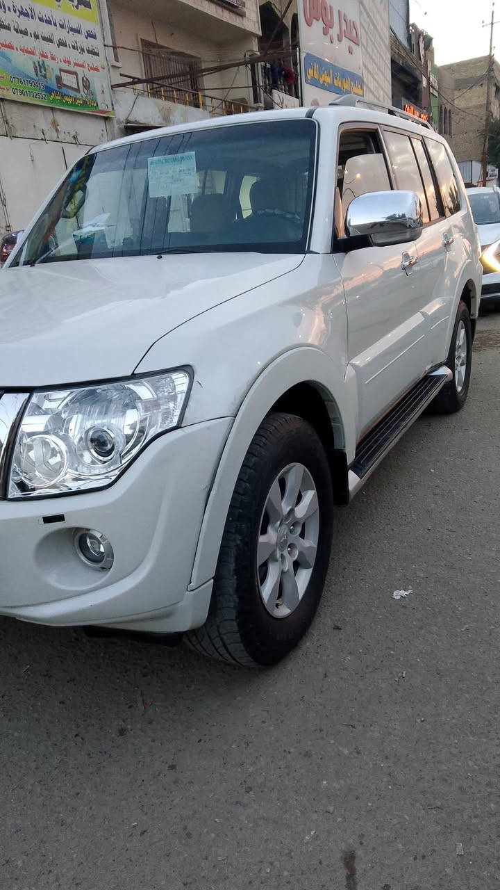 السلام عليكم باجيرو حبتور 2009 فول مواصفات جديدة السيارة مال عائلة اي صبغ مابيهة شرط السونار تخم تاير جديد باتري جديد رقم دولي جديد بأسمي السيارة .السعر 145بيهة مجال قليل مكفولة كفالة عامة العنوان شهداء البياع ***********
