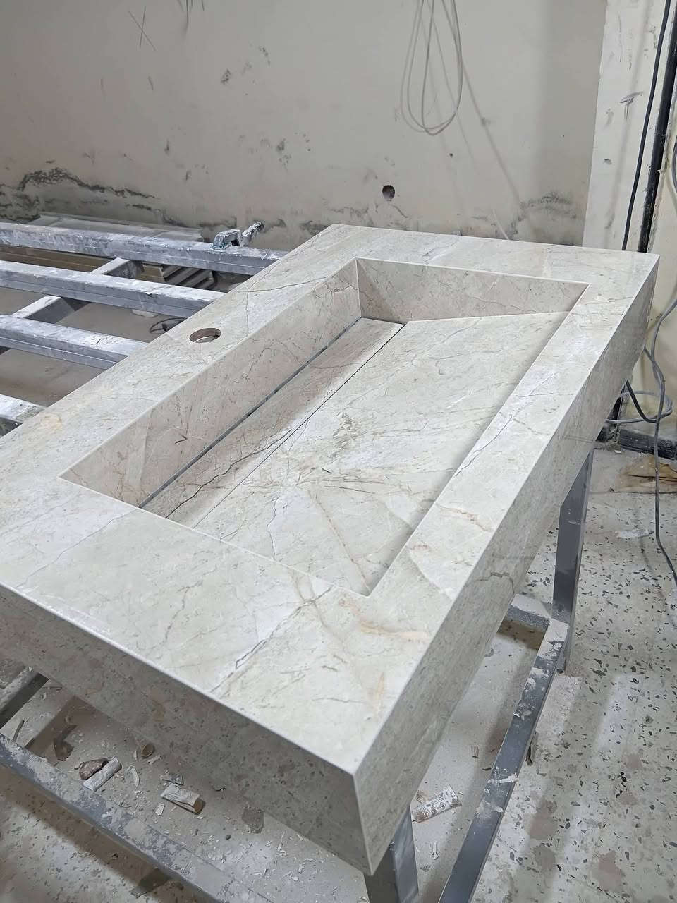 متفرق حاليا  لكافه اعمال السيراميك والبرسلان 
رفوف مغاسل ديكورات شلالات 
*********** وتساب
***********وتساب
