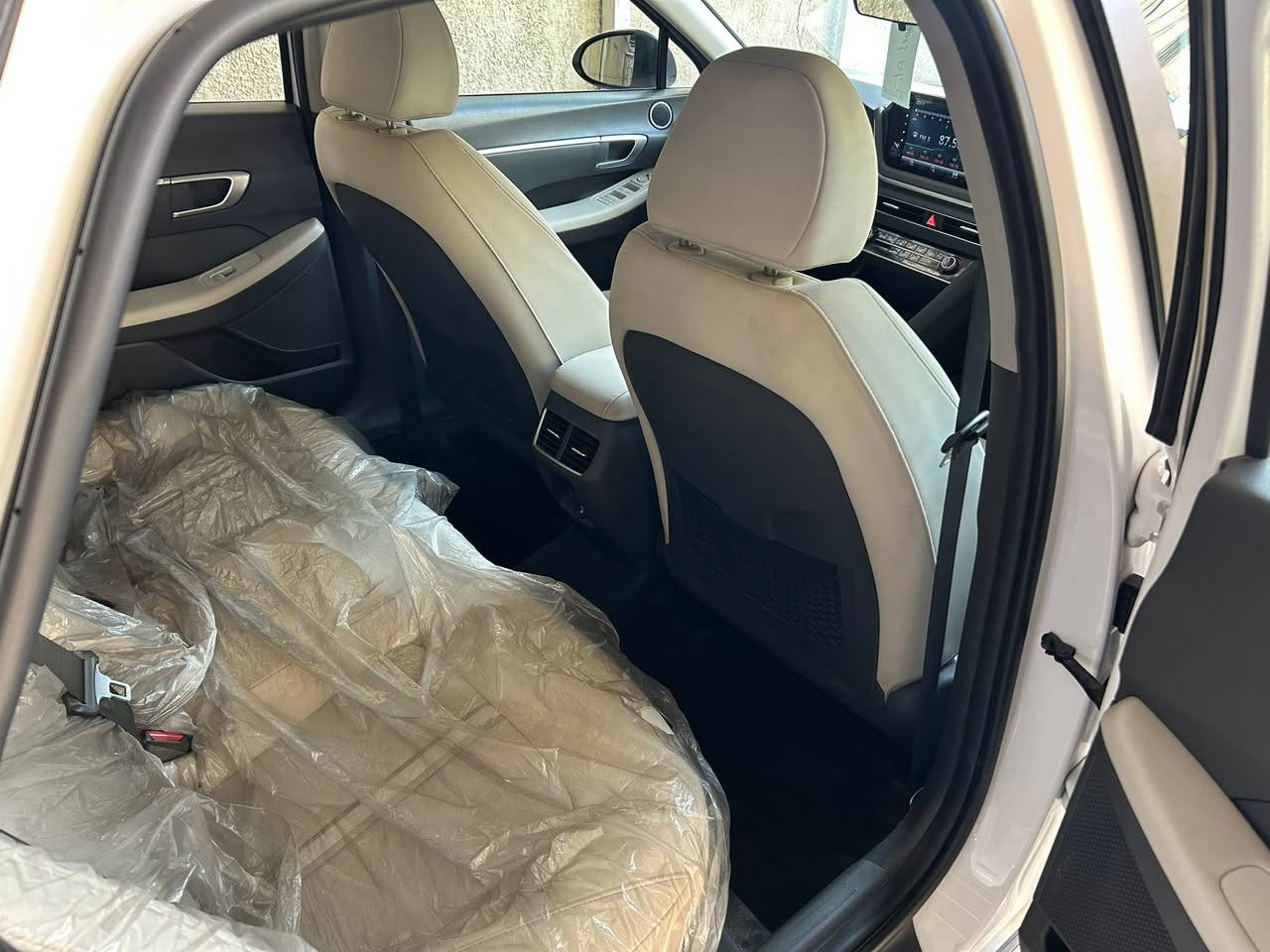 للبيع سوناتا خليجي موديل 23
ماشيه 47
رقم اربيل الدولي الجديد 
موصفات السياره 
شاشه 
كامره
داخل لونين
شفتات ستيرن
تحكم جهتين
تبريد خلفي
حساس امامي خلفي
بكلايت لد
ويا كب 
مكينه 2500-mpi
اشاير بل مري
مري شفط
تبريد بيانو وباقي الموصفات معروفه
مكان السياره بغداد الكراده 📍
للاستفسار خاص او عله الرقم
***********☎️☎️
