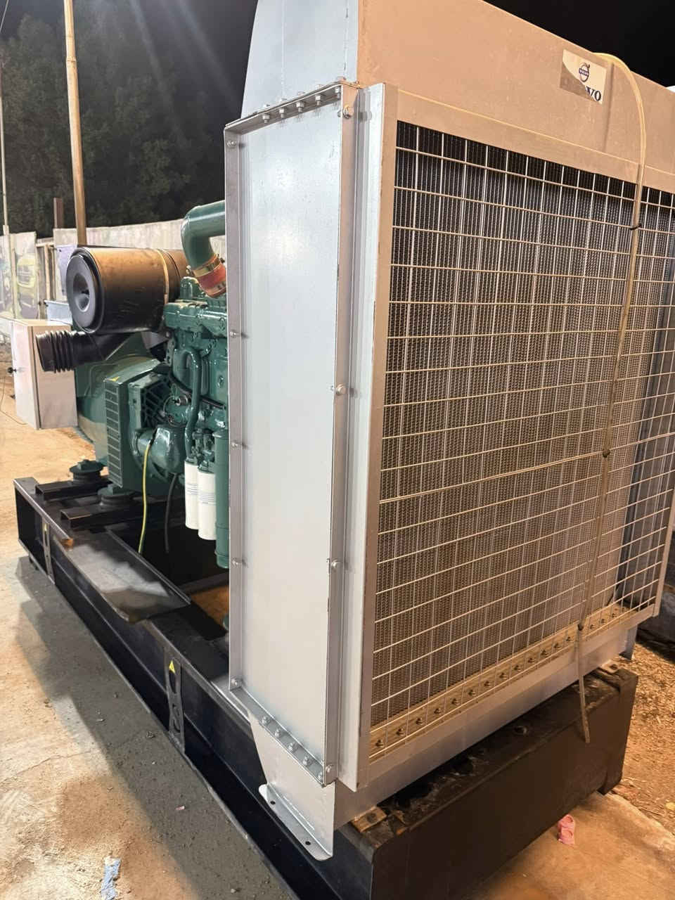 السلام عليكم
للبيع مولد فالفو ١٢٢ حجم المحرك اوربيه شرط لا تنقيص ولا تبخير

توليد 300 كيفي 

بم كهربائي فول حمايه 

العنوان واسط شارع القياده قرب المدينه المائيه

اللاستفسار ***********

يوجد خدمت توصيل جميع محافضات العراق
