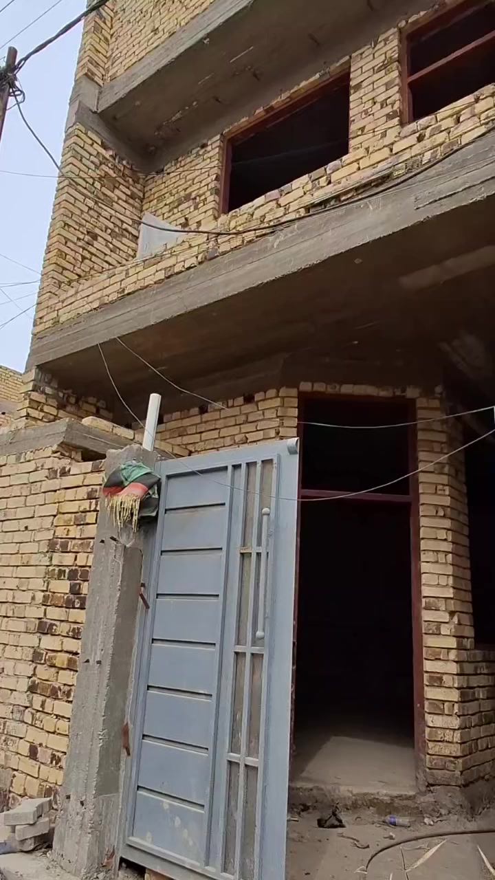 سلام عليكم هيكل للبيع مساحة 100م طابو صرف 
الموقع حله بكرلي الفنانين 
للاسستفسار *********** محمد الدغيري
