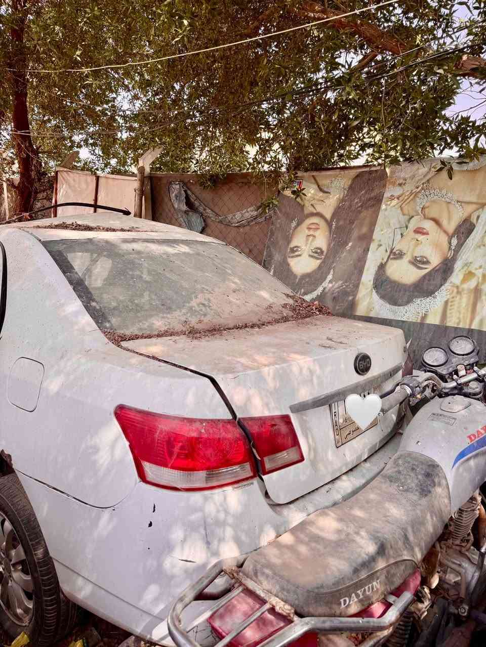 سلام عليكم …
@ سيارة بي واي دي G3 موديل 2013 
 @مضروبة بحادث عكس السائق 
@ جهة السائق والبنيد وقبق الجنطة مابيهن شي 
@المحرك والگير مابيهن شي كما موضح في الصوره 
@ السيارة نمرته بابل -حرة …
السعر 20 ورقة … للأستفسار : ***********
