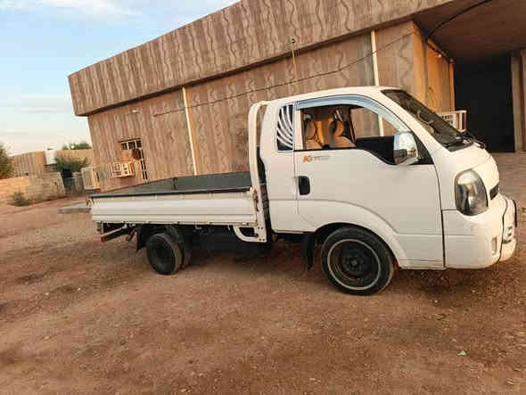 السلام عليكم 
كيا حمل 2014 سنوية ورقم جديد 
تخم تاير صدر جديد بيه صبغ شبرين باب السائق فقط 
الباقي كفاله 
مكان ديالى مندلي 
السعر 105 وبي مجال بسيط 
***********
***********
