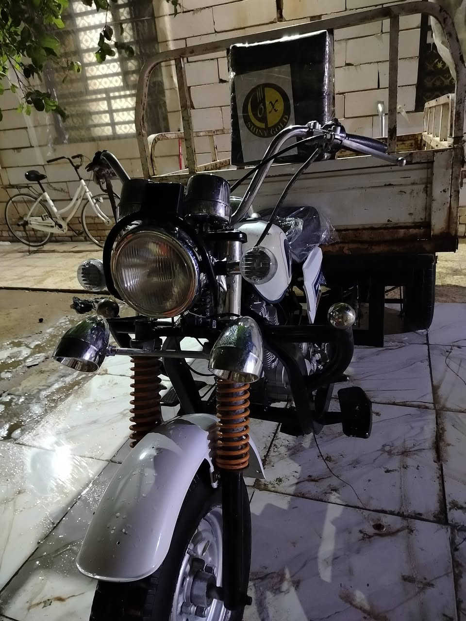 السلام عليكم ستوته للبيع مديل 19 اوراق اصولي محرك 24 مفتوح بستم فقط كهربائيات شغاله  تايرات جدد جاهزه ترايك وين ماجان السعر ع خاص مكاني شطره وهذه رقمي ***********
