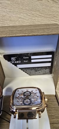 ساعة • شغالة • نجف