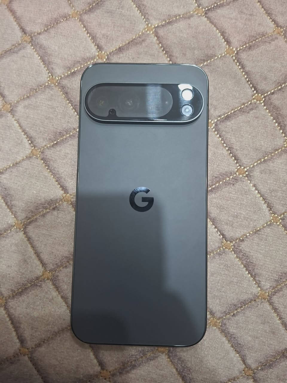 سلام عليكم كوكل بكسل 10 XLذاكره 256 جهاز كلش نضيف كل غراضه كامله كارتونه او ويا لزكه اضافيه عده الزكه الي بي او بي لزكه حمايه كامرات او كفرات 2 الابيض هذا من موصي اصلي وكاله مال كوكل سعره 50 دولار نضافه %100 السعر 1300 او بي مجال  للاتصال ***********  جهاز زلغ مابي
