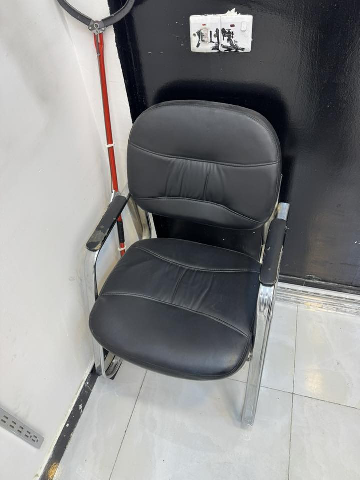 السلام عليكم سجج مع هوك عدل وهوك غرز   السجة ب3000 الذراع العدل ب 500 ذراع خرز 1,250 الميز ويا كراسي اثنين سعرهن 130الف الاستفسار ***********
