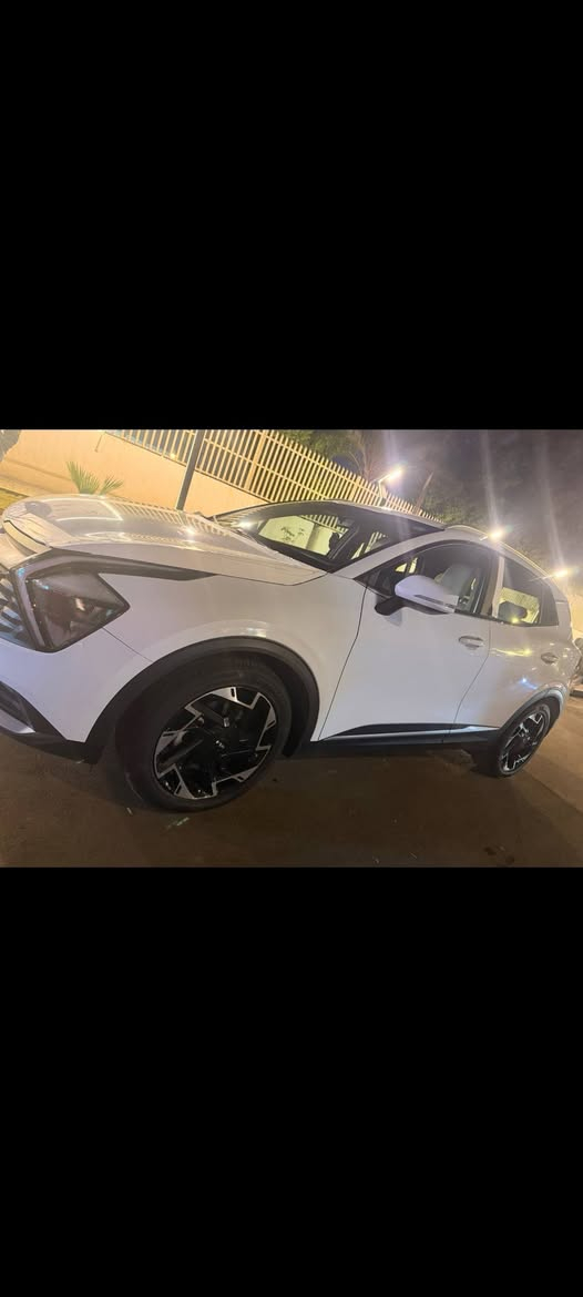 السلام عليكم سياره كيا سبورتج موديل 23 مكفوله سياره
موصفات 
معروفه فول من غير فتحة
حتى جنطه كهرباء 
كشنات كهرباء
كشنات تدفئ 
ستريرن تدفى
لادارات مري
سياره خليجي اصلي
تيار 19
سياره ام ضمان 
سياره جديده معنى الكلمه اي نققص مابيه 
سياره ماشيه 30
السعر 222 وبيهه مجال 
الاستفسارات على رقم تالي ***********
السياره بسمي مو وكاله
