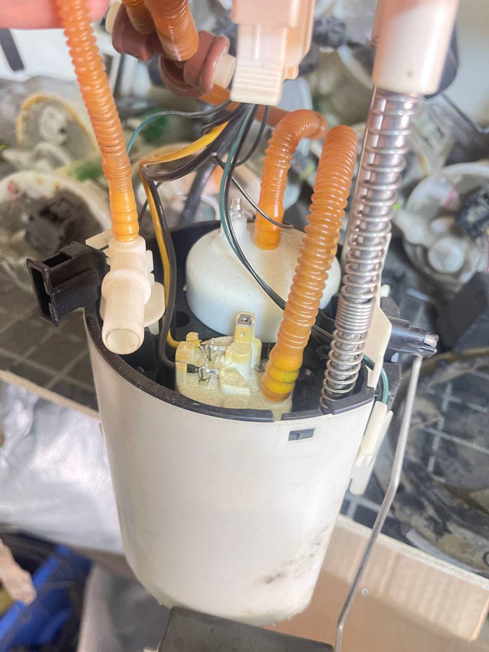 قواعد فيت بم عبوة كامله كرايسلر c200 تفصيخ نظافة 100% سعر ٨٥ الف توصيل متوفر كل العراق ٥ الف دينار ***********
