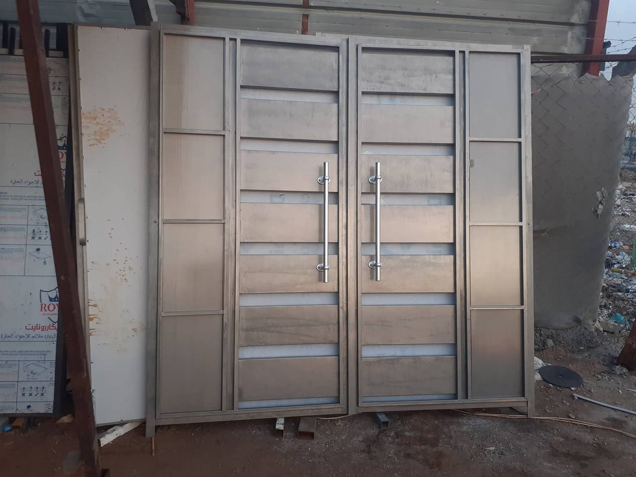 باب خارجي السعر ٢٢٥ بغداد الحسينيه الهاتف*********** العرض مترتين الارتفاع مترتين د
