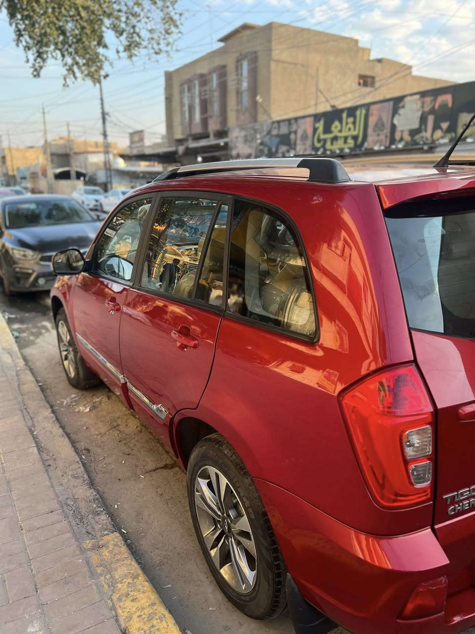 سلام عليكم شيري تيكو 2018
بغداد باسمنه مكانه بغداد 
سياره ماشيه 44 الف 
سياره جديده بمعنه الكلمه سياره بيه بارد بطرف الجاملغ وراجه تكحيل بدون صبغ ومكفوله سياره 
لايت LED 
كشنات جلد  
سياره تبريدوتدفئه 
كهربائياته شغاله
سبير منازل للكاع سياره كل حلوه 
سعر السياره 105$ وبيه مجال اتصل وتدلل 
***********
