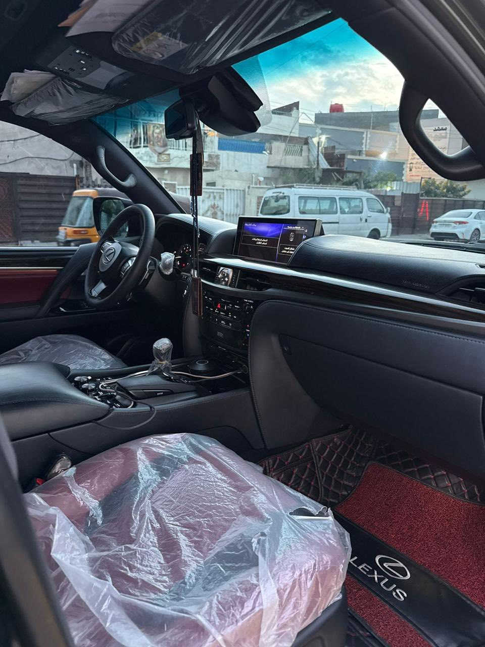 السلام عليكم .. لكزز موديل 2021 للبيع ..
السعر 90.000 ( 9 دفاتر )
رقم بغداد بأسمي 
السيارة سوبر سبورت ومعروفة السوبر سبورت بالكرز  (فول مواصفات) 
اعلى فئة .. لون مميز زيتوني ،، داخل جلد احمر ،، بيبان شفط  بانوراما فول الفول من كلشي 
السيارة مكفولة كفالة عامة ،، فقط طخة كد اصبعين ومسحوبة جهاز بي دي ار .. السيارة كاملة من كلشي واي نقص ما بيها 
ماشية 91 الف حقيقة 
مكان السيارة بغداد الكرخ حي العامل 

‭0772 959 0689‬
للاتصال او التواصل واتساب
