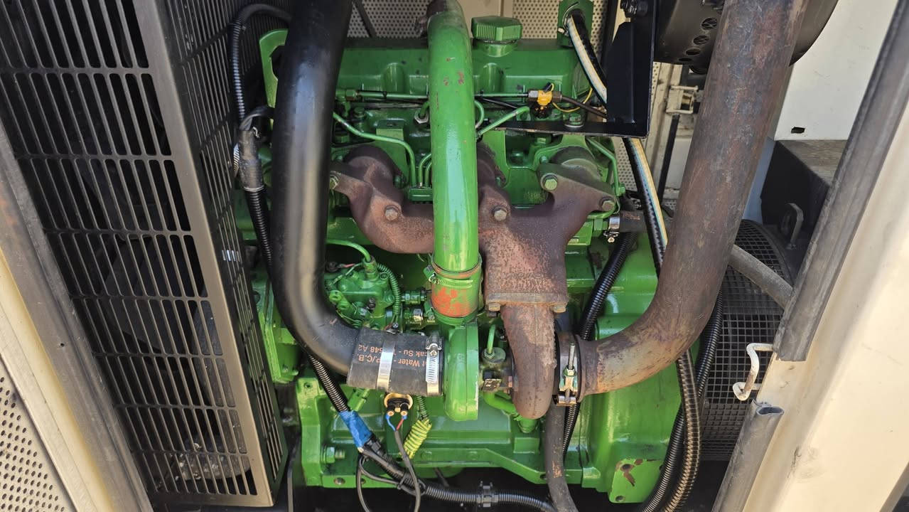 للبيع: مولد جوندير بقدرة 50 KVA - نظافه اخو الجديد.
​✅ المحرك: جوندير (John Deere) .
✅ القدرة: 50 KVA.
✅ الحالة: نظيف جداً (كاتم صوت).
✅ الأداء: جاهز .
​📍 الموقع: واسط - الكوت ( يوجد توصيل )
⚠️ يتوفر لدينا كافة انواع المولدات
• للاتصال : ***********
