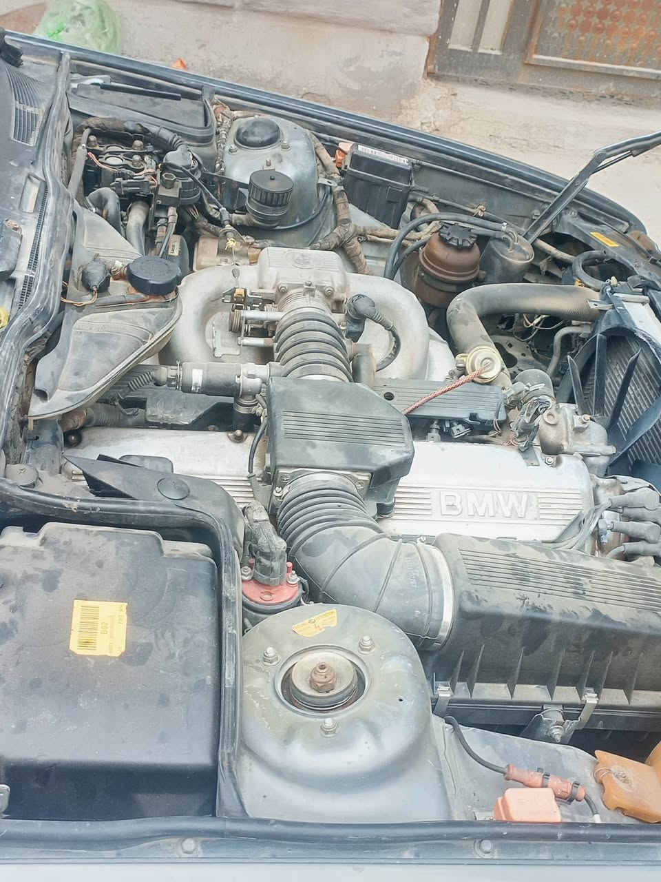 سلام عليكم اخوان بي ام موديل 93حجم 730 مكينه 35 كير ومكينه كلش نظاف تبريد ثلج تخم تاير جديد نظيفه وجاهزه السعر 42 بيها مجال مكاني بغداد ***********
