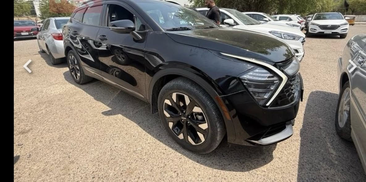 السلام عليكم
للبيع
كيا سبورتج X-Line موديل 2023
اللون: أسود ملكي

⸻

حالة السيارة
 • ضـرر خفيف (موضح بالصور المرفقة)
 • تم تبديل وصبغ:
 • بنيد + بارد بسيط في الجامغ الايمن
 • صبغ ربع الجاملغ الأيسر

 • بارد بسيط في الجاملغ والباب عكس السايق
 • ايرباك ستيرن راجع سستم السيارة مستقيمة بدون دواخل
 • رقم دهوك باسمي
 • ترقيم جديد

⸻

مواصفات السيارة 
 • بصمة
 • تشغيل عن بُعد
 • مقاعد جلد
 • تدفئة مقاعد 
 • كشن سائق كهرباء
 • ويل كب حجم 19
 • تحكم ستيرن
 • شاشة تدعم Apple CarPlay وAndroid Auto
 • رادار أمامي وخلفي + حساسات خلفية
 • رادار 360 درجة
 • دفع رباعي 4×4
 • محرك 2.5 لتر (4 سلندر)
 • قيادة ذاتية
 • توقف ذاتي
 • تبريد شاشة
 • تبريد منفصل
 • أوتو هولد
 • منافذ USB + Type-C

⸻

السيارة جاهزة وبحالة جيدة
السيارة ماشية 60700 كيلو متر قابل للزيادة

💰 السعر: 21,500 دولار

📍 العنوان: بغداد – الدورة
📞 للاستفسار: ***********
