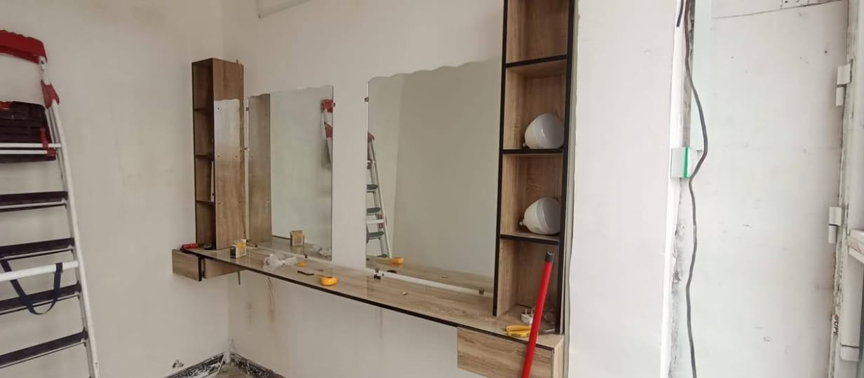 سلام عليكم كرسي حلاقه للبيع سعره ٥٠ الف قفل

 ميز حلاقه الاسود  ٣ دنك وجامه وحده الثانيه مكسوره   السعر ١٥٠ قفل شغل نجار تفصال  
ميز حلاقه تعليك  هوه وجاماته عدد ٢ اب ١٠٠ قفل 
مكاني شطره 
***********
