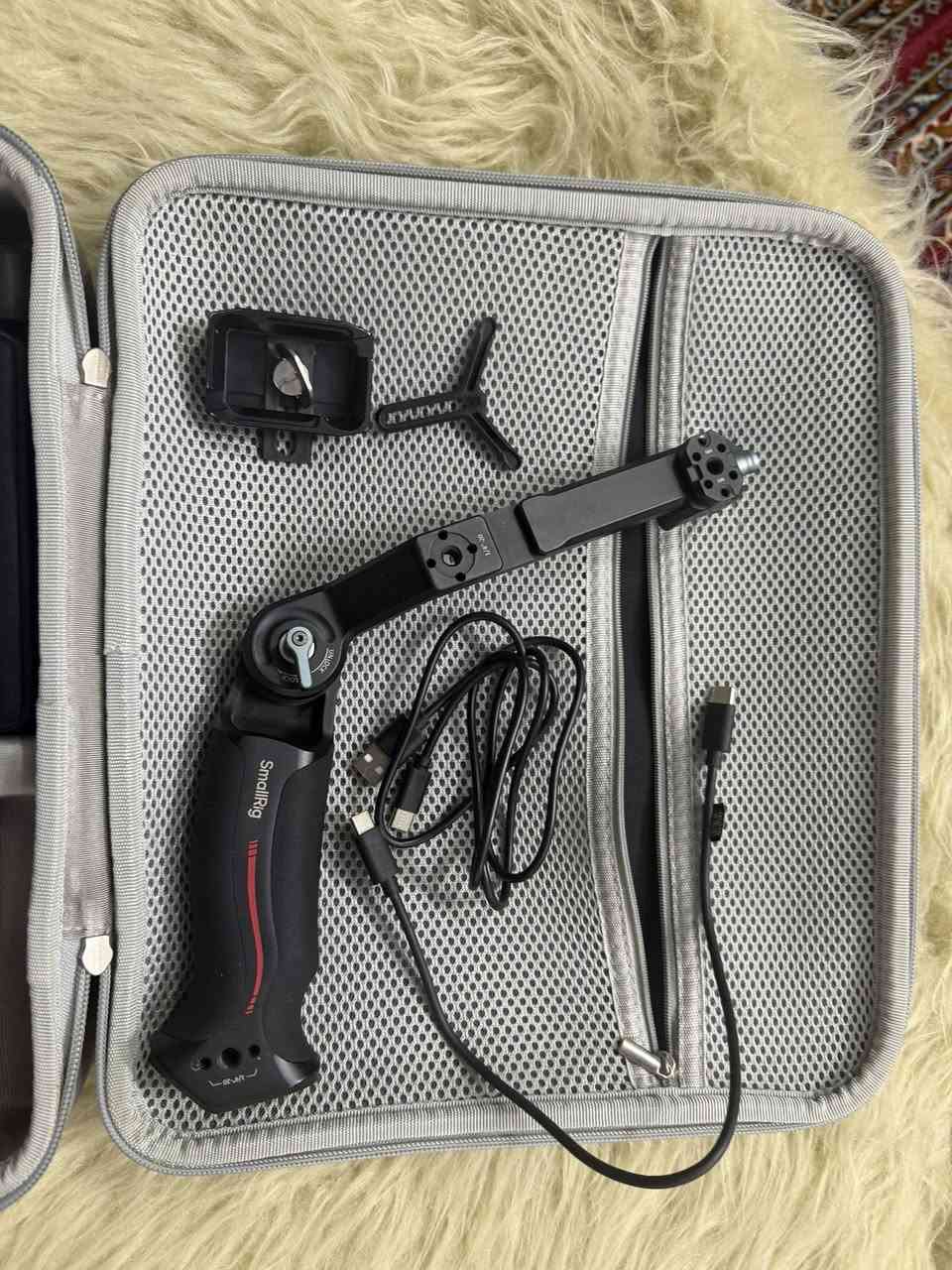 رونين dji rs4
استعمال جداً جداً قليل 

كتلوكات 

وصولات 

جنطه رونين 

قبضه رونين 

توصيل موجود 

***********
