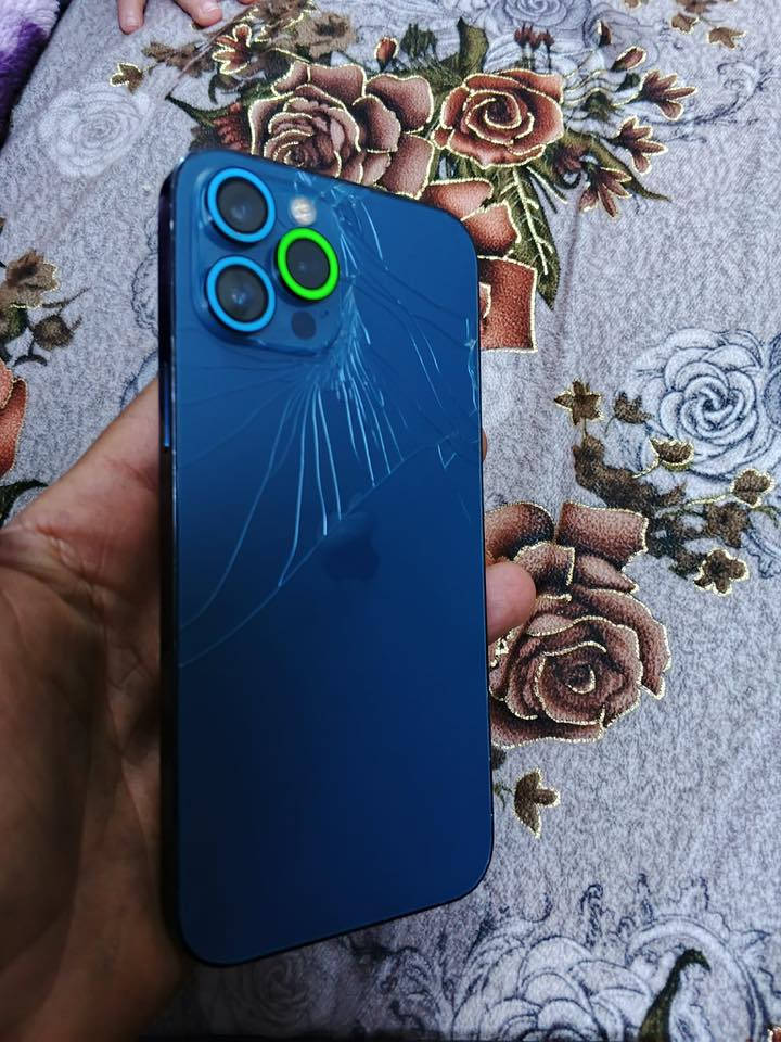 ايفون للبيع 12برو ماكس مامفتوح شرط  ذاكره 128 دبل سيم كارت نموذج م فيس اي دي  شغال بس ضهر مكسور  السعر 400 رجان الماشراي لايكسر  العنوان موصل الجانب الايسر حي النور قرب دانيه ماركت  الشراي الخاص مفتوح او عالرقم ***********
