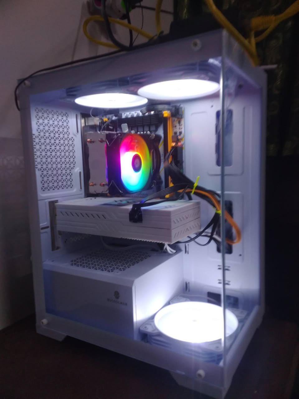 السعر ٤٥٠ الف 
cpu xeon ev2680 v4 قوي كلش 
Gpu rx 580 g8 ابيض نضيف 
RAM puskill 8×2=16 تردد 2666hz ddr4 
Ssd256 / hdd 1000 
بور سبلاي 550+80 
كيس نضيف شخط مابي ثلاث مراوح rgb 
شاشة Dalhua فول سلم ريشة 24 حجمها دقة 1920×1080 تردد 100هرتز معاها جوستك Xbox سيريس كراتين كلها موجودة مكاني موصل توصيل ماعندي تريد دز واحد يجيكها والله يشهد ستخدام كلش قليل ويها كيبور وماوس وشاشة msi ثانية عاطلة تشتغل ع نص بيها ضربة منحنية حجم ٢٧ هديا ويا التجميعا اعطيها اتصل وتدلل ***********
