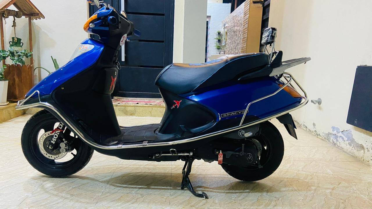 دراجه سبيسي ياباني مكفوله كفاله عامه منزلها قبل 9 أشهر من الرمبه مكينه كلجات اكسل  مكفولات الدراجه ما متعوبه معروضه بمليون 375 المكان الخاجيه  ***********
