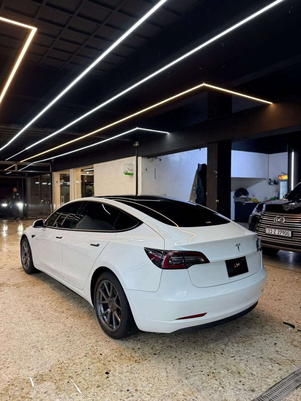 حبايب القلب شلونكم ..
سيارتي للبيع تيسلا موديل 3  تك ماطور 2023  

تمشي بلشحنه من 420 الى 450 كيلو
السياره اونلاين ومحدثه ومربوطه فون كي 

السياره ماشيه27 الف بس وحادثها موجود بدون ايرباك قطعه صبغ وقطعه تبديل جاملغ وباب 
مكفوله شاصي لغد كلشي   

السياره عليها  من كتاب تضليل رسمي من المرور 

عليها 
كفر كامرات كاربون اصلي 
سبايدر كاربون اصلي ألياف حقيقيه مو تغليف مائي

مفصل مال شاشه متحرك ويه الستاند 

داخل ابيض 
ستيرن كاربون فايبر اصلي من شنايزر

كت داخلي 
شاحنه متغيره 

السياره جديده ومتحتاج مصرف اصلا 

مكانها بغداد شارع فلسطين

رايدها ب 170 وبيها مجال بسيط 🤍 

رقمي ***********
