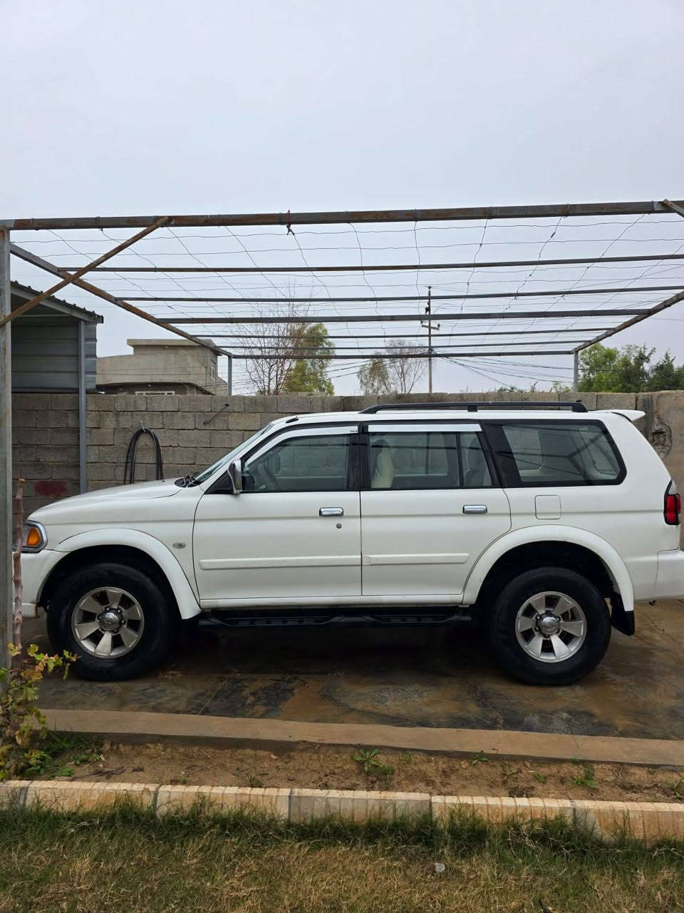 سلام عليكم 
للبيع سياره مسيبوشي ناتيفا موديل ٢٠٠٦ رقم أربيل دولي سنويه ل٢٠٢٧ صبغ شبر واحد تقريباً براس البونيد والباقي مكفول من الصبغ سعر ٩٢ بيها مجال استفسار أكثر على الرقم  ***********
