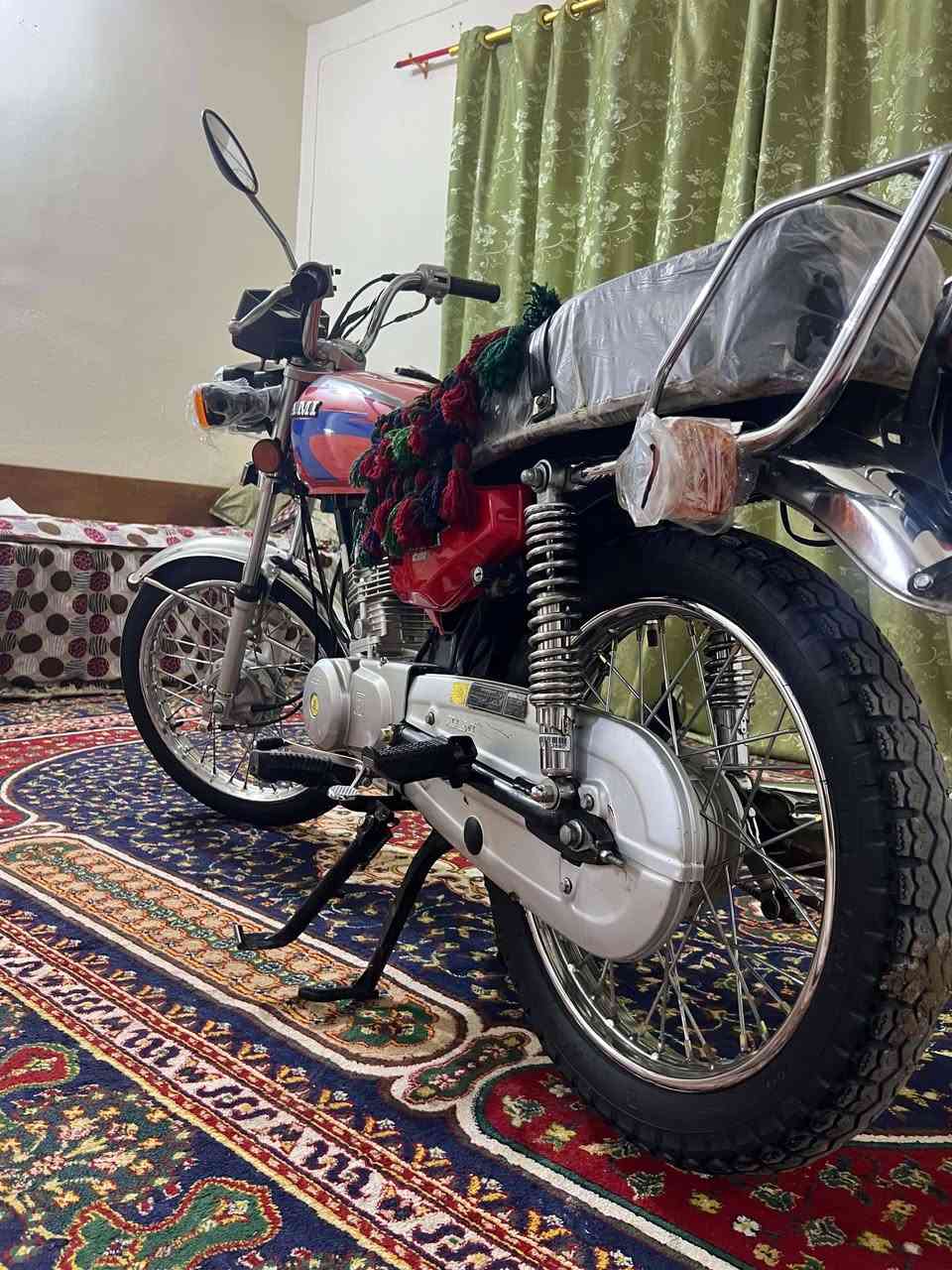 سلام عليكم نامه شلامجه اصلي البيع موديل ٢٣ مكفوله كفاله عامه السعر مليون 250 وبيه مجال قليل هذا رقمي ***********

