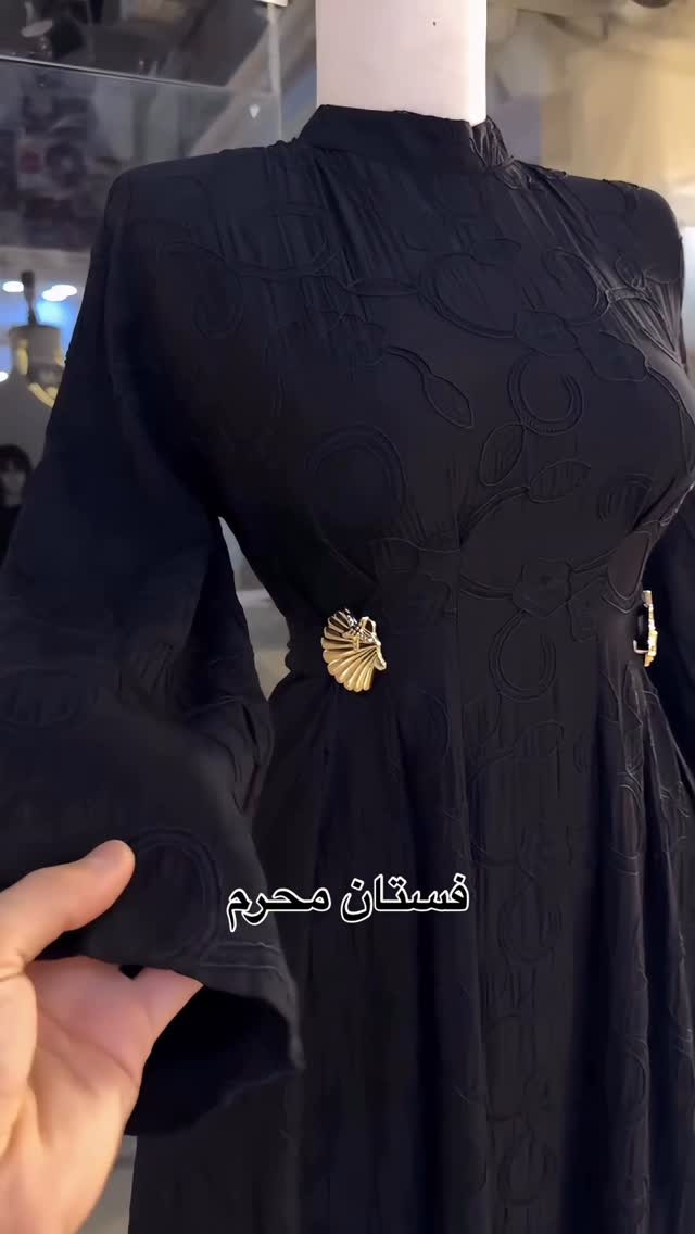 فستان متوفر بلون اوف وايت واسود ونيلي 
طول كامل 
قياسات من 36 لل 44 
السعر 45 الف 
#محرم #أسود #عاشورا


**إذا كنت صاحب هذا الإعلان وتريد حذفه لأي سبب، رجاءا أرسل رسالة إلى الدعم الفني**