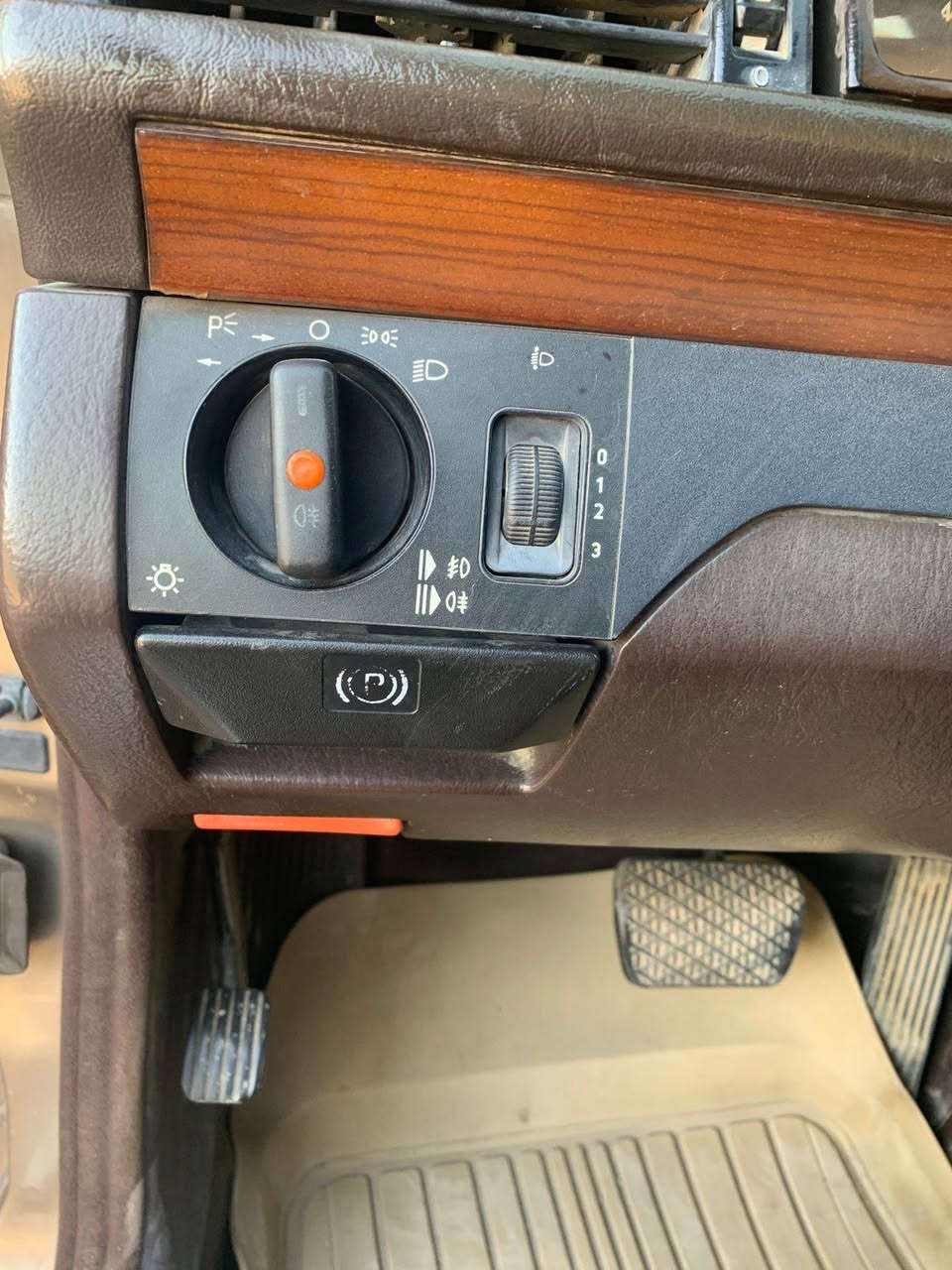 السلام عليكم ورحمة الله مارسدس دب موديل 91اصل 4حجم قواعد دبل بلاديه  230 سياره جاهزه من كلشي رقم نينوى ل٢٩مكان السياره بغداد  سياره كير ومحرك واكسل بشرط السياره مصبوغ جماليه سياره كهرباياتها كلها ضفيره بلاد تبريد شغال سياره احله من الصوره وسعرها ٥٥وبيها مجال بسيط ***********واتساب فقط
