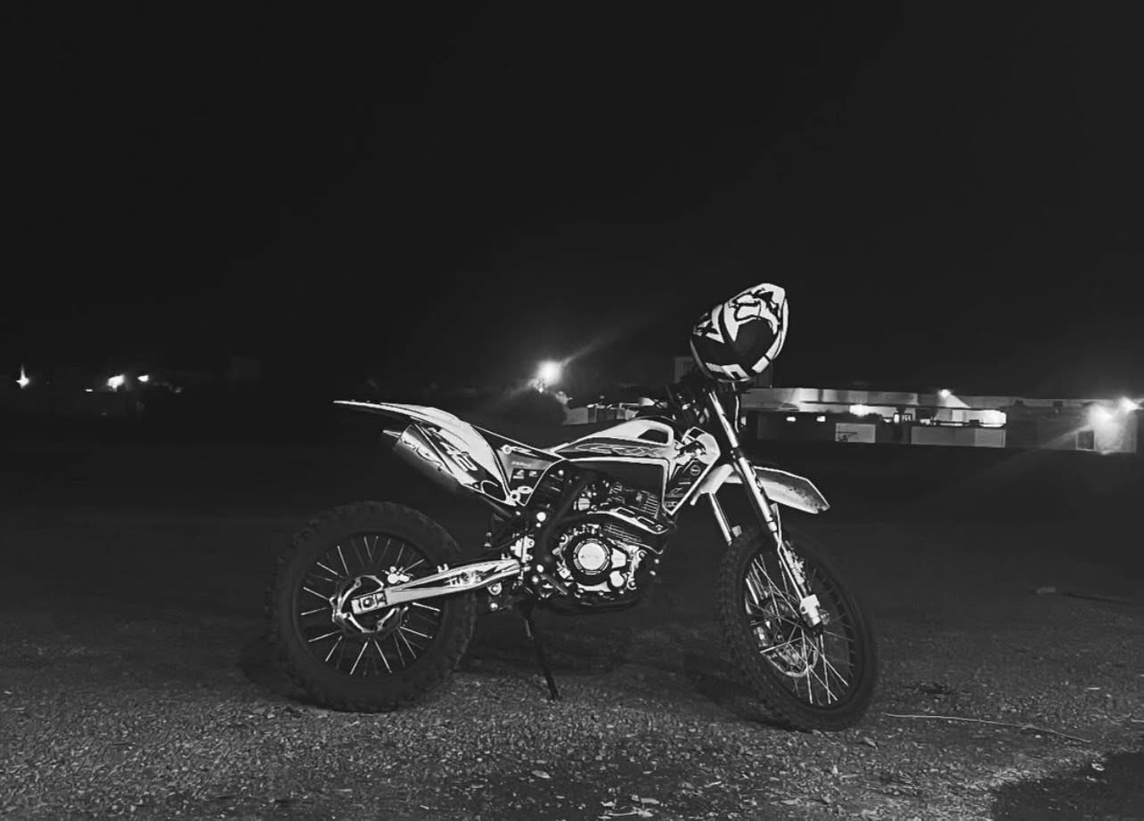 السلام عليكم 
CRX300cc
2024
دراجه جديده بمعنى الكلمه
ماشيه 5000
يعني مضمومه
سعر / 1500 مليون و خمسميه
مكان جلولاء 
***********
