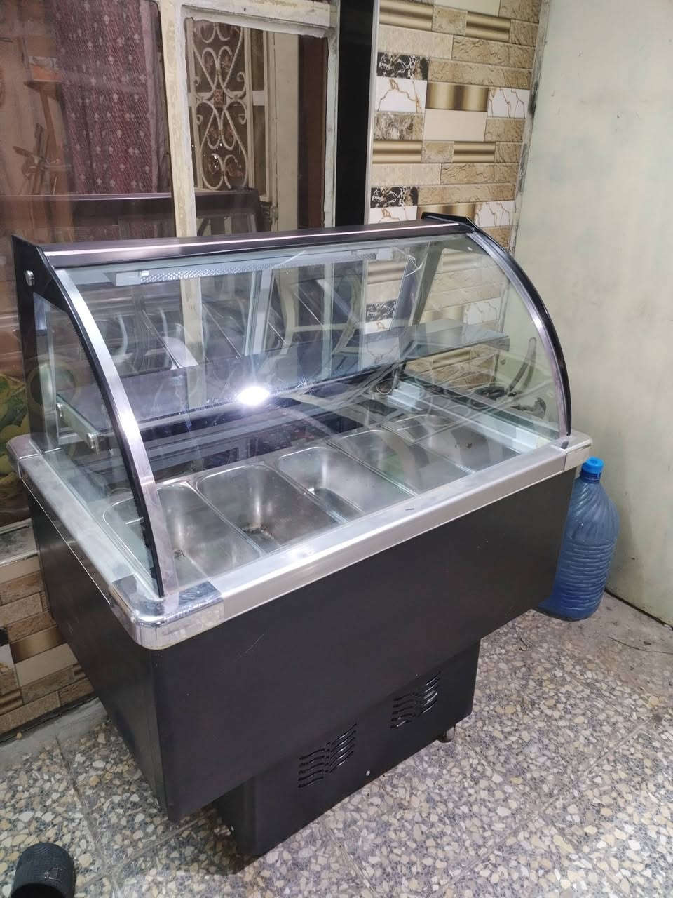 عارضات عمودي عدد 6 وعارضة مال مقبلات وطرشي قياس متر العنوان بغداد حي اور الشراي يتصل على هذا الرقم ***********
