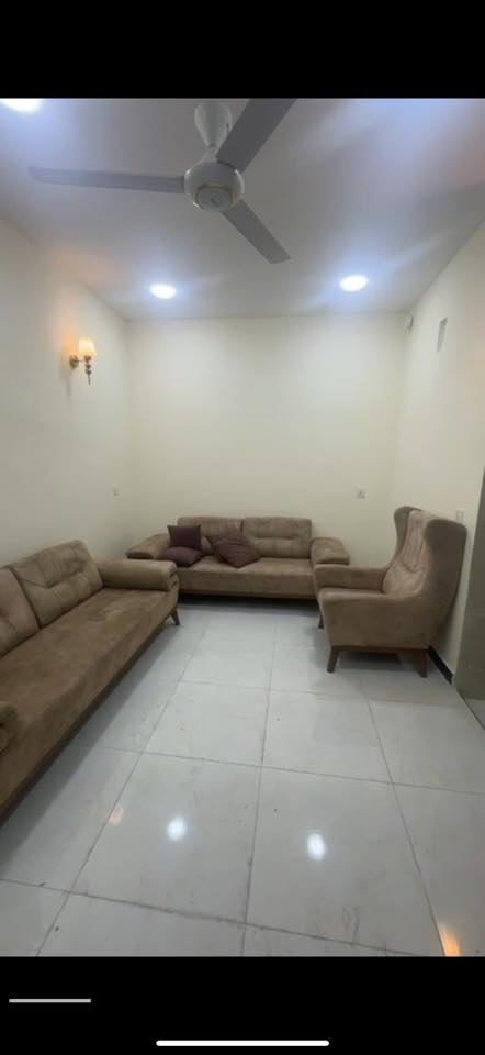 غرفه نوم تركي جديده مشدوده صار شهر فقط نظيفه 100% للبيع هيه والدوشك مابيها اي اضرار سعرها 600  
تخم قنفات للبيع سعره 300 الف
كاونتر مع سنك وملحق للبيع ايضاً سعر 200 الف
ثلاجه  5 قدم سعرها 100 الف 
للاستفسار  *********** واتساب
