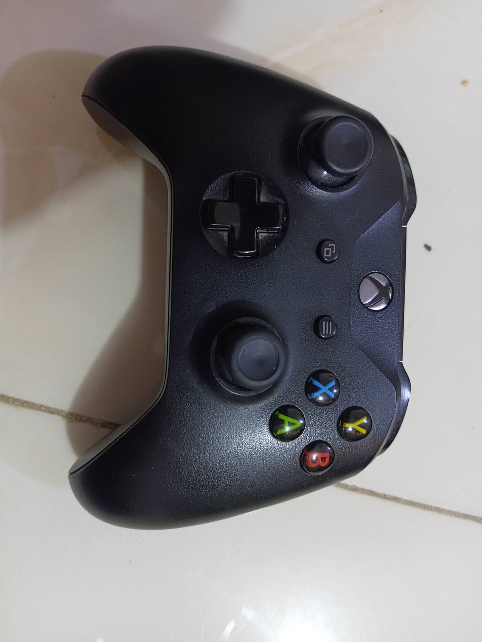 السلام عليكم
جهاز xbox one x 

وي كامل الملحقات ✅

النظافة گدامك ✅

ما داخل تصليح ✅

السعر : 230 

المكان : ذي قار ، الناصرية ، حي الحسين ، قرب مأكولات جمال

ملاحظة : اليدة بدون غلاف بطارية يعني تشتغل فقط بالواير والواير موجود گدامك بالصور أو تشتري غلاف بطارية سعره خمسه أو عشرة
للتواصل تلي : @C4EER
للتواصل واتساب : ***********
