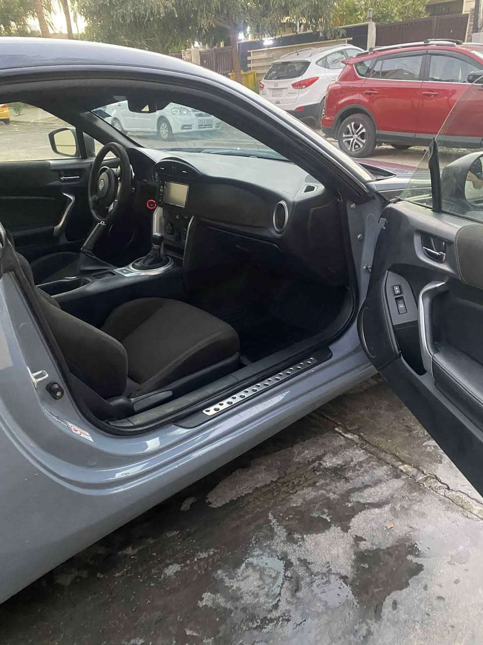 السلام عليكم
Toyota gt86 

2018 موديل 

ماشية45 الف ميل 

كير اوتو 

مكينة 4 سلندر 2000 boxer 

ضربتها جاملغات وباب عكس السايق 

صور الحادث موجودة بالمنشور

السيارة مآخذها ١٢٠ بيها صوت بالمكينة شكد تكلف المكينة تنزل من سعرها والشراي ماختلف وياه 

هزه جديده ورقام وسنويه جديده 

بيع او مراوس ***********
