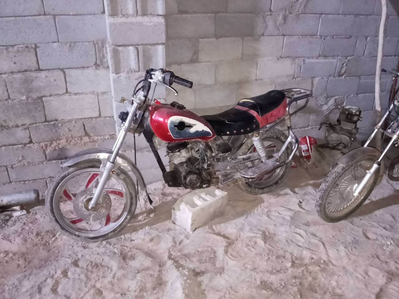 دراجه لبيع شقاله ادوات محرك نامه السعر 150وبيه مجال مكاني كرمه
علي ***********
