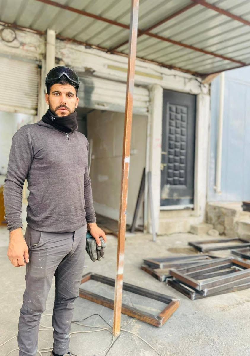 جاهزين للعمل كافة أنواع الحداده ابواب شبابيك بوب سلايت جملونات سقايف  اي مكان في كركوك جاهزين للعمل لتواصل ***********))***********
