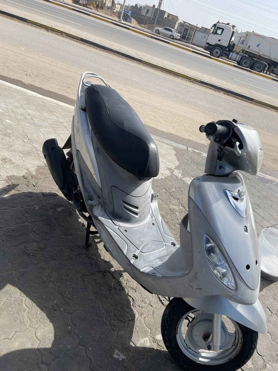 السلام عليكم دراجه ماكس قجمه دراجه صارلها سبوع من نازله من الرمبه دراجه ماشالله كلها بلاد شلعه معدل وكلشي شغال سلف هندر كهربائيات عينه لايت مصطاب ودراجه كلها ختم واحد ويا لمكينه دراجه نضيفه مال جناي مكان البصره  ***********
