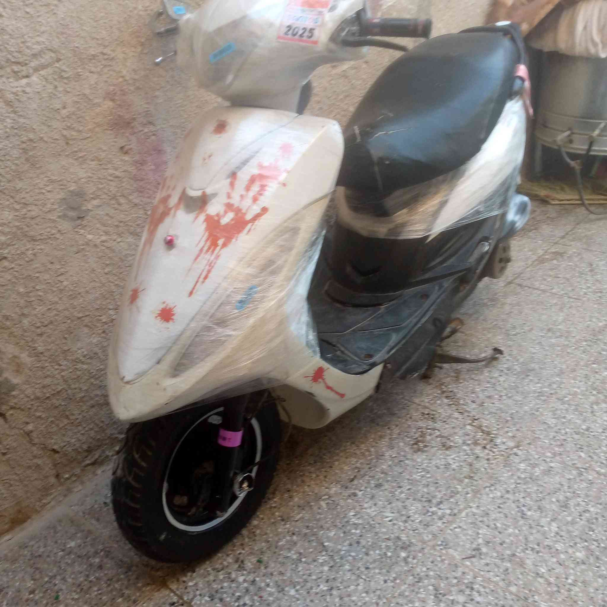 السلام عليكم دراجه كامكو جي فور تركتها شهرين هسه طافيه ماتشغل ماعرف بلك كابريته فيت بم ابيعها طافيه حته ماتفاشل ويه الوادم للعلم زوج تايرات جدد دبلات جدد كهربائيات شغاله اكسل مال حاويه صالنصه تفصيخ شركه شرط كج صفح ونص هم جدد كفرات كامله مابيهن نقص سبايدر بلادي لايت عالي وناصي   سعرها 200 العنوان نجف ***********
