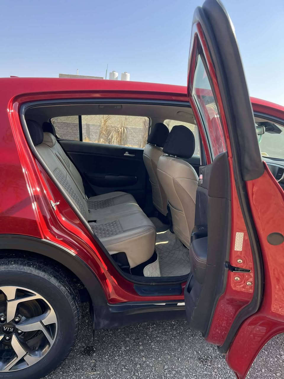 سلام عليكم كيا سبورتج موديل 2022 نص فول سياره حادثه داخل صور بدون دواخل فرويل رقم بغداد رجاء لحد طب خاص ما متواجد على فيس رقم ‏‪***********‬‏ ماشيه 33 الف
