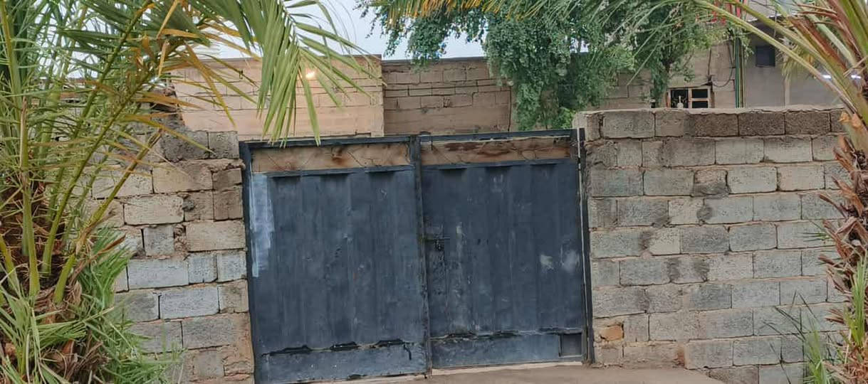 بيت للبيع مساحة 250م
غرف عدد 2
صالة
مطبخ
استقبال
صحيات
البيت كامل مكمل
العنوان: الهارونية حي الفاروق
***********
