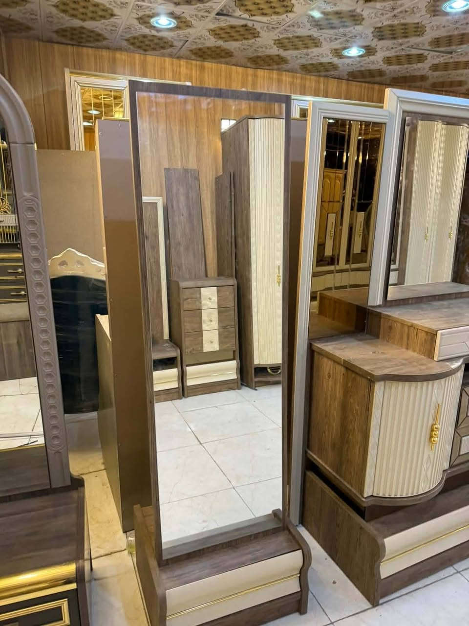 ✨ غرفة تركية   مودرن أصلي✨
🚪 نظام أبواب
 9قطع
جام مضلل 
  بروفايل فاخر
سرير مخزن عملي  ضهر بلوك
 قماش وتر بروف أصلي سعر 900
✨ نظافة 95💯
🚚 شد ونقل مجاني داخل بغداد
 توصيل للمحافظات بأسعار رمزية


**إذا كنت صاحب هذا الإعلان وتريد حذفه لأي سبب، رجاءا أرسل رسالة إلى الدعم الفني**