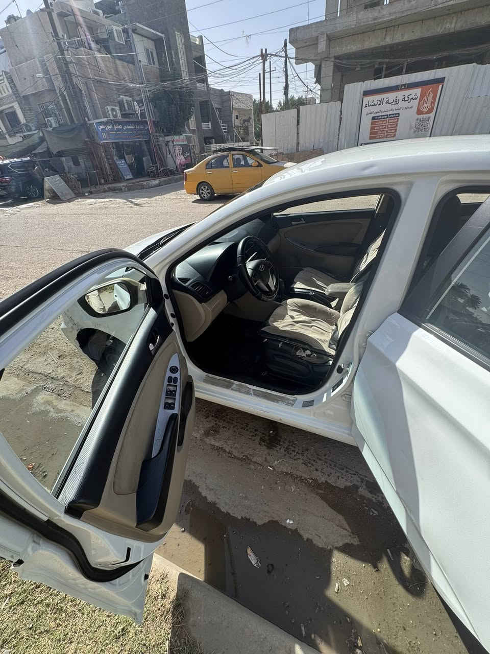 اكسنت خليجي موديل 15 لون ابيض
محرك 16v 
كيرمكفول
محرك نص عمر 
حدادية مكفولة 
لكن صدرها نص عمر 
تخم تاير جديد 
السيارة مكفولة كفالة عامة من الصبغ 
فقط تكحيلات بسيطة 
وبيها رصعة بالباب خلف السائق 
السعر 93 وبيها مجال للشراي 

عنوان السيارة بغداد نفق الشرطة حي حطين

للاستفسار *********** فقط واتساب او اتصال
