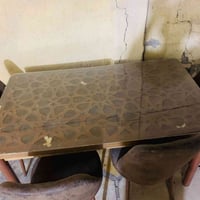 عندي ميز للبيع  ويا اربع  كراسي السعر 40 وبي مجال 07735133577