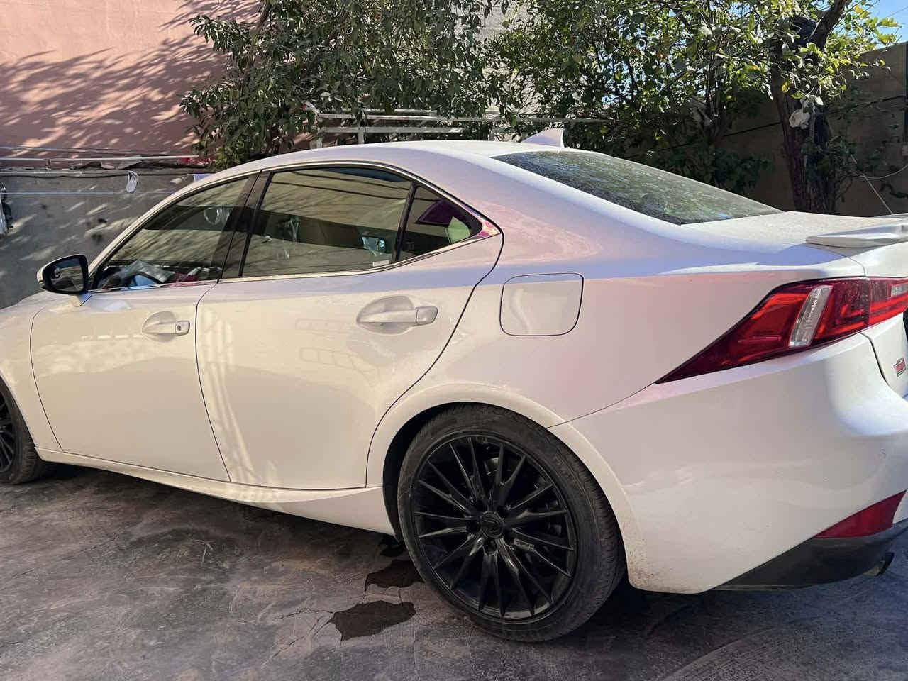 سلام عليكم لكزز موديل 2016 Is 20t
سقف سلايت 
كير شفت 
3 انظمت قياده 
كوشن كهرباء جلد 
هواي بيه موصفات بعد 
مكان سياره كركوك  
*********** وتساب
سعر خاص
