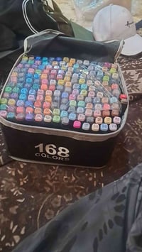 اقلام ملونة  عدد ١٦٧ قلم السعر ٢٠ الف خدمة توصيل ٠٧٧٣٠٠٣٠٦٦٣