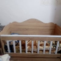 سرير اطفال • نظيفه • مع دوشك