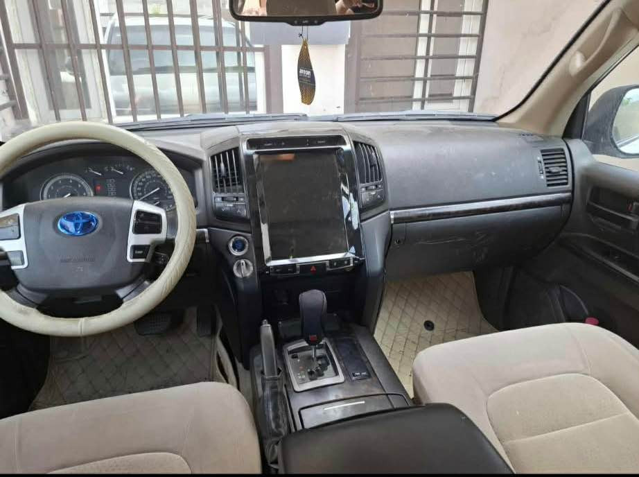 وةنةوشة موديل ٢٠١٠ GXR
ستيني فول مواصفات بصمة سلايت سةلاجة تبريد مركزي  بي بوياخ بي سارد بي دةعمو ليددراو 
شكلي كراوةتة ٢٠١٥ جوار تايةو ويلي لوكي لةزيرة بي نوقساني سيرڤسي عامي بوكراوة
بةقةد يةك عايلةي ١٠ نةفةري خزمةتو مةسرةفي شاهانةي بوكراوة ☺️😁 ماشاالله بي كةمو كوريو بيانو برة 👌🏻🤌بةناوي خومة سةنةوي تا ٢٠٣٠ تازةية بتاقةي بةنزيني هةية كيرو مةكينةو اكسلو دةبل اكسلو دارو بةردي بةشةرت 👌مةكينةي نةكراوةتةوة ٣٠٠ هةزار روشتوة 
سعري ٣١٢ كةلا
 معامةلةشي تياية 
***********
*********** كركوك, العراق
