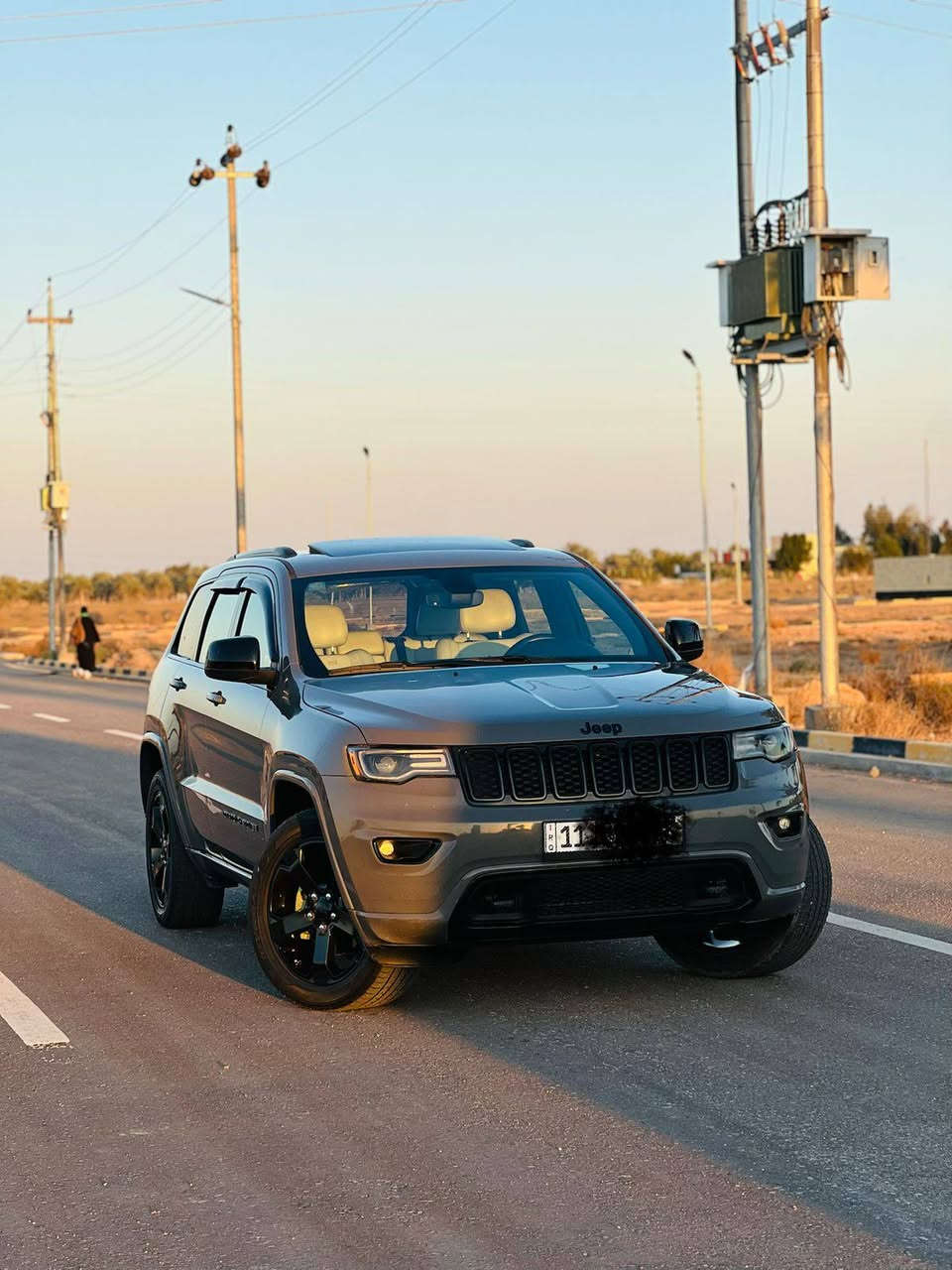 جيب موديل 2019 لون أسمنتي مميز فول لمتدد رقم بغداد الجديد ماشيه ٥٨ الف 6سلندر السيارة جديدة بمعنى الكلمه مكينه وكير بشرط عالبلاد وضررها كلش حلو مرفق بالمنشور نص جاملغ خلفي وعابر عالداير مال الباب وصور الضرر بالمنشور 
‏ 
—————————
* فتحه
* دفع رباعي 4x4 . 
* فرش المقاعد من الجلد .
*المقاعد تدفئة تبريد . 
* المقاعد الأمامية كهربائية .
* ذاكرة لحفظ وضعيات الجلوس . 
* المقاعد الأمامية مع تدفئة . 
* صف المقاعد الخلفية مع تدفئة . 
* ويل قياس 20 .
* مقود السائق كهربائي . 
* تدفئة ستيرن . 
* نقطة عمياء
* نظام الملاحة (GPS) . 
* نظام خاص للطرق الوعرة . 
* مصابيح امامية زنون . 
* المصابيح الأمامية مع LED لايت . 
* كشافات الضباب زنون . 
* تشغيل عن بعد .
* صندوق كهربائي .
*  حساسات أمامية . 
*  حساسات خلفية .
* كاميرا خلفية .
* مرايا بخاصية التعتيم الذاتي . 
* مرايا جانبية قابلة للطي كهربائيا . 
* بلوتوث تلفون . 
* محدد سرعة . 
السيارة معروضه 214$وبيها مجال جدا بسيط الشراي يتصل وعيوني اله
***********
