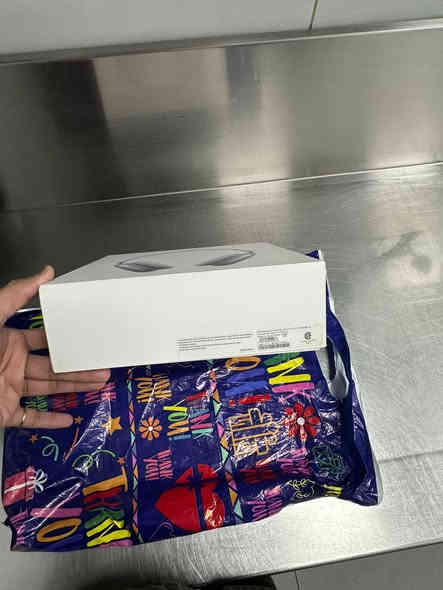 سلام عليكم سماعة ايفون ابل الاصلية 2023السماعة صوتهة كلش حلو النضافة 80)100ملاحضة السماعة وكعت مني وطكت الاستيكة مثل ما واضح بل صورة يرادلهة تبديل من الشركة مكان الشركة ب زيونة السعر 300$وبيهة مجال الهاتف ***********خاص متواجد مكاني بغداد الكرادة
