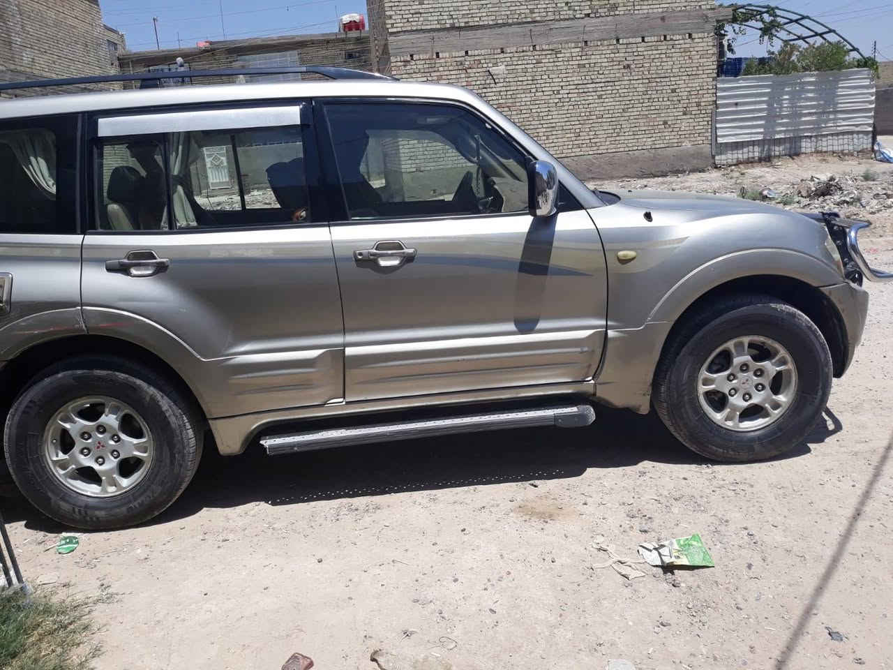 السلام عليكم سيارة للبيع باجيرو موديل 2001 عوزه شغلات بصيطه السعر ٧٠ وبيهه مجال مكاني الشعله الدوانم وهذا رقمي ***********
